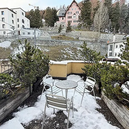 Cb102-b - Bijou, Holz, Zentral, Mit Garage Und Pool *