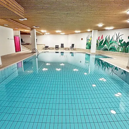 Cb102-b - Bijou, Holz, Zentral, Mit Garage Und Pool *